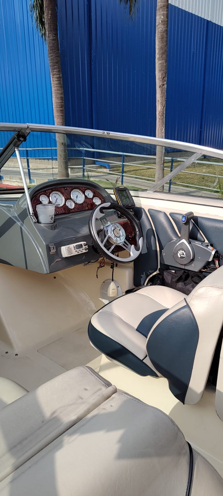 Quiksilver 1800 2011 Evinrude etec 150